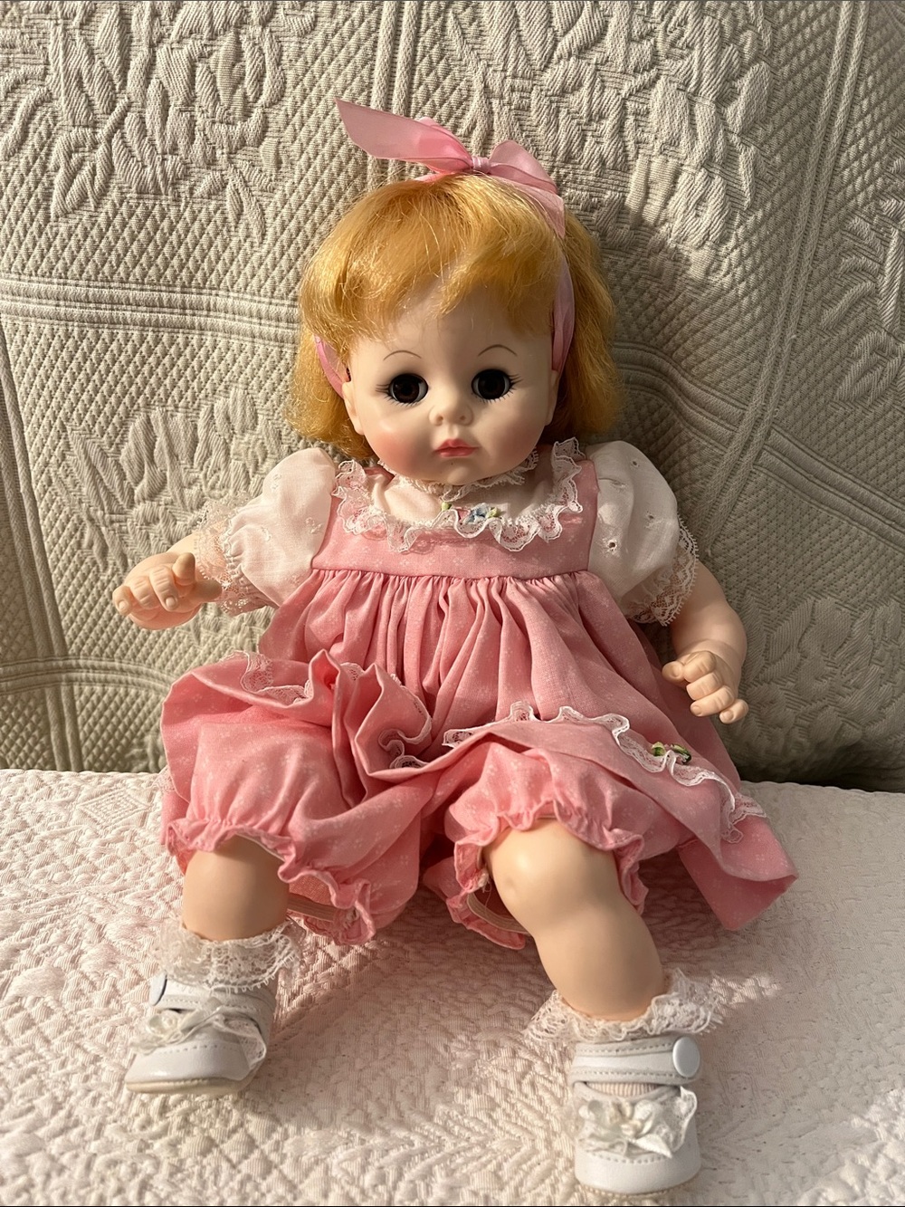 Madame Alexander 1977 Pussycat Doll Small Strawberry Blonde Hair Brown Eyes
